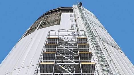 Seit Juni 2020 zeigt sich der über 100 m hohe Rundbehälter komplett verhüllt.