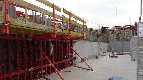 Debniaci systém MAXIMO zvyšuje efektivitu práce vďaka jednostrannému spínaniu panelov.