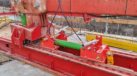 Das Gerät ist beim Vorschub in den nächsten Takt stets mechanisch gesichert.