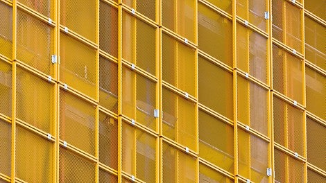 The mesh panels are telescopically arranged and can be easily adjusted to suit the respective ground plan.<br/>