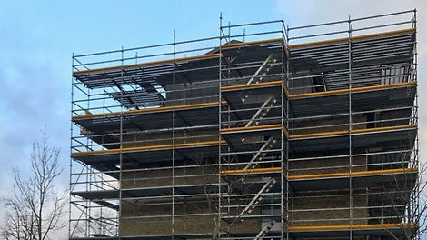 Projektet Vapnagård med PERI UP Flex stillads med sikre adgangsveje