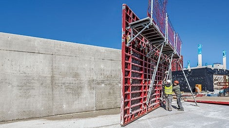 Die PERI MAXIMO Wandschalung sorgt für sehenswerte Betonergebnisse und aufgrund der unkomplizierten Handhabung gleichzeitig für schnelle Schalzeiten