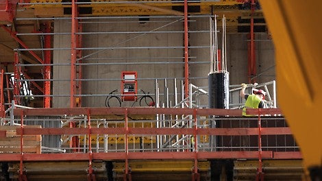 Durch das synchrone Klettern mehrerer Plattformen in die Höhe, das mittels der eingesetzten RCS MAX Hydraulikaggregate und der Antriebsschienen C und CL vonstattenging, wurden besonders kurze Umsetzzeiten erzielt. 