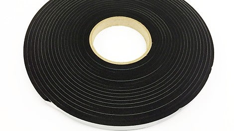 Lenta spraugu noblīvēšanai starp veidņu paneļiem.