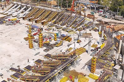 在莫斯科新建的多功能体育场项目中，组合使用多功能的产品系统，提供细节丰富的模板方案。