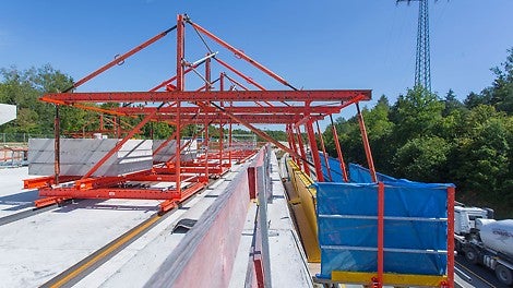 Obenlaufender Gesimskappenwagen