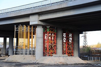 Преподпиране на увреден стълб с VST Подпорни кули за тежки натоварвания и подпорна система MULTIPROP