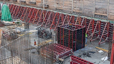 Opěrné rámy SB přenáší tlak z jednostranného bednění do podloží.