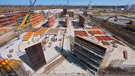  派利公司为8至11米高的钢筋混凝土墙体提供经济的模板和脚手架方案