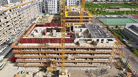 The use of efficient formwork systems for the walls and slabs ensured that the very tight completion deadline for the building shell could be met.