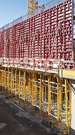 Für die Wände wurde die MAXIMO Rahmenschalung verwendet mit einer Höhe von ca. 5,30 m.