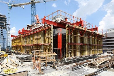 Using two PERI Self Climbing Systems enabled Clark Concrete’s crews to frame the elevator walls of both the north and south cores simultaneously and without relying on the single tower crane.