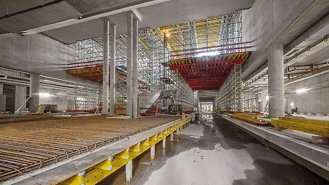 The extremely flexible PERI UP modular scaffolding can be optimally adapted to suit the loads to be transferred thanks to its consistent 25 cm grid dimensions. The combination with other rentable system components from the comprehensive PERI product range ensures very cost-effective fulfillment of all requirements.