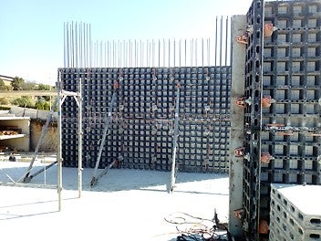 50% повишена продуктивност за същото време в сравнение с други кофражни системи - лесна за транспорт и монтаж на труднодостъпни места извън градските зони. 