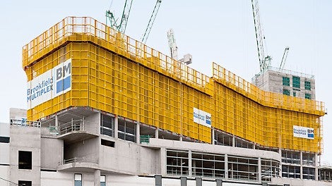 由紧密的防护网组成、可透光的安全防护屏，非常适合白天的施工作业-尤其在为楼板拆模时。