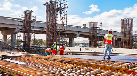 Die Flexibilität der MULTIFLEX erlaubt es, die Abstände von Unterzügen und Stützen individuell zu gestalten, sodass unterschiedliche Deckenstärken geschalt werden kann.
