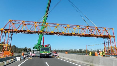 The ALPHAKIT pedestrian bridge serves as temporary shoring for allowing pedestrians to cross an obstruction.