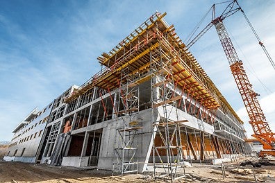 Nosnú konštrukciu budovy tvorí monolitický železobetónový skelet zo štvorcových stĺpov debnených systémom QUATTRO a zo stĺpov s kruhovým prierezom, ktoré boli odliate pomocou systému SRS. Pomocou systému MULTIFLEX bola zrealizovaná betonáž krížom vystužených stropných dosiek.