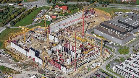 Das Technologiezentrum für Fahrzeugsicherheit am Standort Sindelfingen ist 273&amp;nbsp;m lang und 172&amp;nbsp;m breit. (Foto: Daimler AG, Arnim Kilgus)