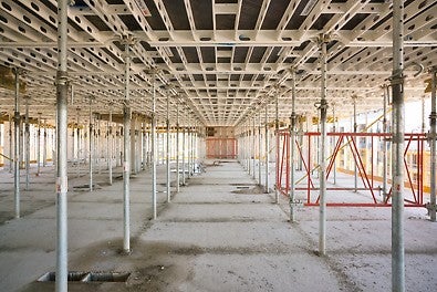 Едроплощните елементи на системата водят до оптимизиране на броя на подпорите