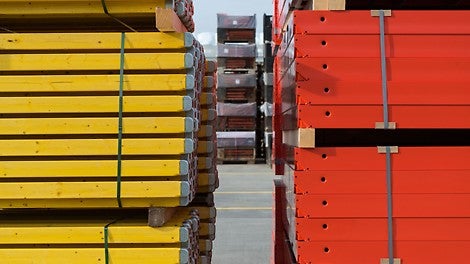 Аренда с PERI – это приобретение высокотехнологичного оборудования во временное пользование в объеме, соответствующему проекту строительства. Комплектация набора происходит согласно спецификации, составленной инженерами PERI в тесном контакте с заказчиком. Минимальный срок аренды составляет 2 недели. При этом максимальный ограничен лишь периодом использования оборудования на строительной площадке.