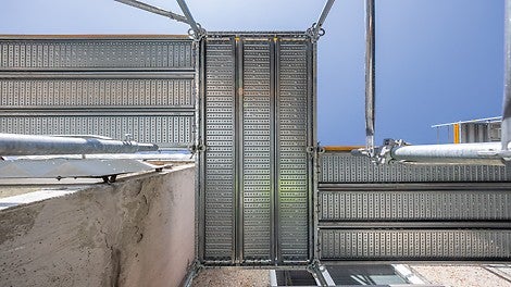 Das PERI UP Fassadengerüst vereint Montagegeschwindigkeit und - sicherheit mit hoher Flexibilität.