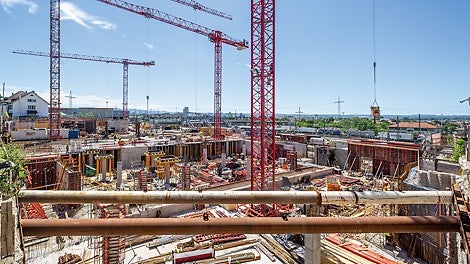 Die exponierte Hanglage mit beengten Platzverhältnissen stellte die Bauausführung vor große Herausforderungen.