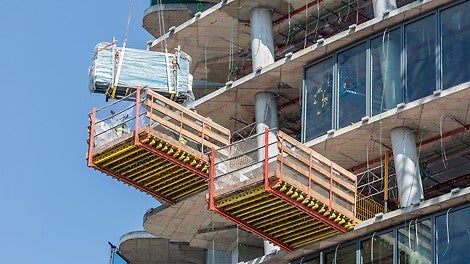 Part of the PERI climbing concept was the utilization of MP Landing Platforms for moving and intermediate storage of formwork materials. The cantilevered RCS Rails were simply clamped by means of MULTIPROP props between two floor slabs.