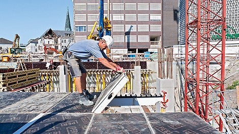 Aufwändige Gründungsmaßnahmen und eine beengte Innenstadtlage werden mit optimierten Bauabläufen und schnellen Taktzeiten wettgemacht.