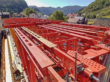 VRB fagverk med opphengsdetaljer oppå