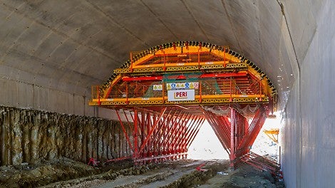 Korišćenje hidrauike prilikom premeštanja oplatnih kolica čine tunelsku konstrukciju posebno ekonomičnom.
