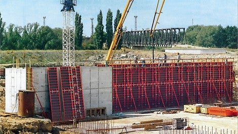 &lt;p&gt;V roce 1994 se uskutečnil prodej prvn&amp;iacute;ho vět&amp;scaron;&amp;iacute;ho množstv&amp;iacute; bedněn&amp;iacute; TRIO na v&amp;yacute;stavbu čističky odpadn&amp;iacute;ch vod v Plzni.&lt;/p&gt;<br/>