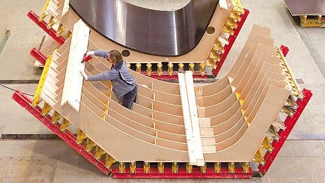 In der PERI Schalungsmontage wurden die 3D Schalungselemente maßgenau gefertigt. Die hohe Passgenauigkeit der Elemente sparte beim Schalen wertvolle Zeit.