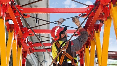 Bolzenverbindungen reduzieren den Montageaufwand bei der Montage. Der zentrische Verbandsanschluss sorgt für eine hohe Tragfähigkeit.