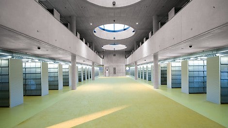 Architektonický návrh vnitřního prostoru stanovil předem jasné linie a uspořádanou strukturu stavebních prvků.