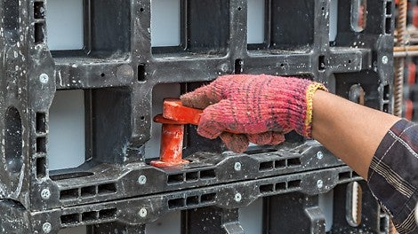 Un ejemplo de uso fácil y sencillo: la forma del conector DUO y las aberturas de los paneles permiten una sola opción de instalación.