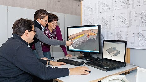 在威森霍恩总部负责3D设计组工作的工程师们与扎哈哈蒂德设计室紧密合作，设计了结构极其复杂的模板单元。