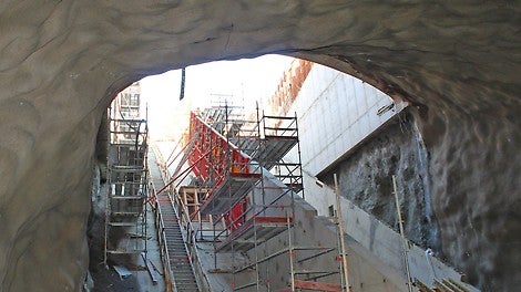 Tietotien sisäänkäynnin seinät valettiin TRIO-seinämuotilla.<br/> 