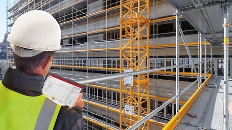 Mit dem PERI QuickSolve Fassadengerüstplaner können Gebäude schnell und einfach digital eingerüstet werden.