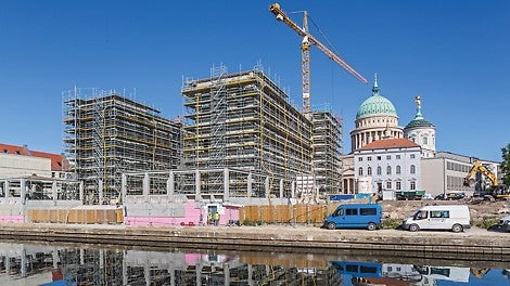 Der Palast Barberini wird als Museum neu aufgebaut. Zur Nachbildung der historischen Fassade dient ein PERI UP Arbeits- und Schutzgerüst, 4.000 m² mit Breitenklasse W 09 und 2.000 m² mit Breitenklasse W 21.