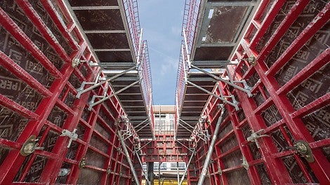 MXK Arbeitsbühnen boten sichere Arbeitsebenen beim Bau des neuen Schulzentrums.