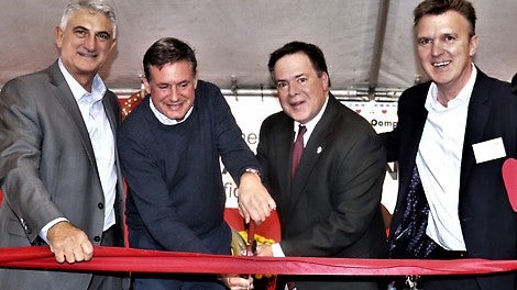 The ribbon cutting ceremony, from left to right: Rich DelGiacco (VP PERI USA), Alexander Schwoerer (Global Director PERI Group), Daniel J. Hayes, Jr. (Mayor Bridgewater, NJ), Carl Heathcote (Market Unit Director North America)