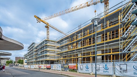 Vom Busbahnhof aus konnte der rasche Baufortschritt eindrucksvoll verfolgt werden.