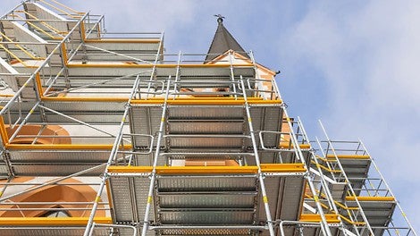 Tauchen Sie ein in die Welt des modernen Gerüstbaus und erfahren Sie, wie Sie die wirtschaftlichen und flexiblen Lösungen des PERI UP Gerüstbaukastens optimal für Ihre Projekte einsetzen können.