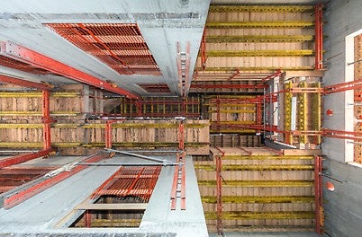 Plate-forme de puits en action