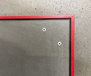 Im Standard mit einer Polypropylenplatte mit Birkenkern ausgestattet, erzielt die neue MAXIMO Generation ein glattes und farbgleiches Betonbild. Die einseitig beschichtete und dadurch atmungsaktive ROBU B verfügt dank ihrer Robustheit, UV-Beständigkeit und der leicht zu reparierenden Oberfläche über eine lange Lebensdauer.