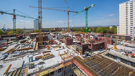 Der Rohbau des ersten europäischen Passivhaus‑Klinikkomplexes im Frankfurter Stadtteil Höchst wird im Herbst 2017 fertiggestellt.