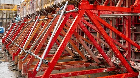 Sikker støbning med SB støttebukke og MAXIMO vægforskalling