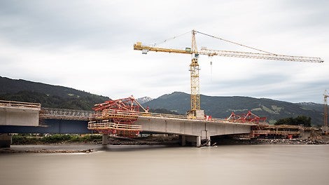 Projekt teostati konsoolse ehitusmeetodiga VBC konsoolkäru süsteemi abil.<br/>(Foto: Günther Bayerl)<br/>
