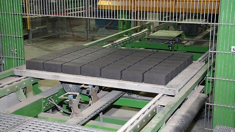 The Pave production pallets offer a high load-bearing capacity with low net weight due to the extremely stable multiplex construction.<br/>